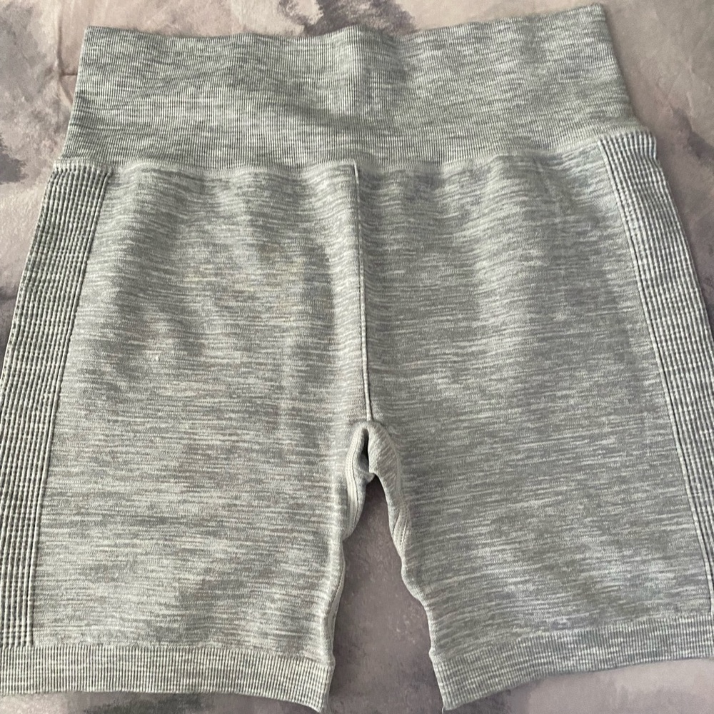 Forever21 biker shorts size L
